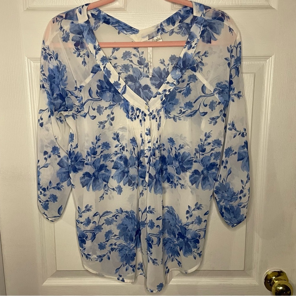 ⭐️Lauren Conrad blue floral blouse